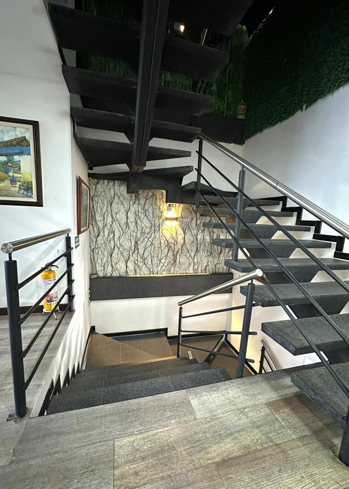 Hotel Los Maderos Cali Exterior photo